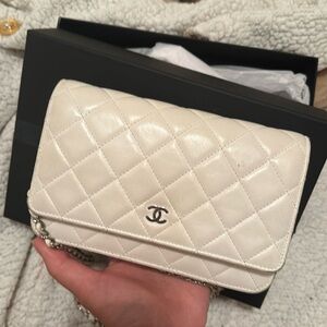 Chanel wallet on chain